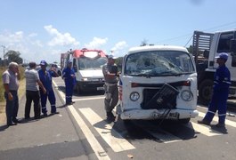 Cinco pessoas ficam feridas em acidente envolvendo veículo do DER-AL