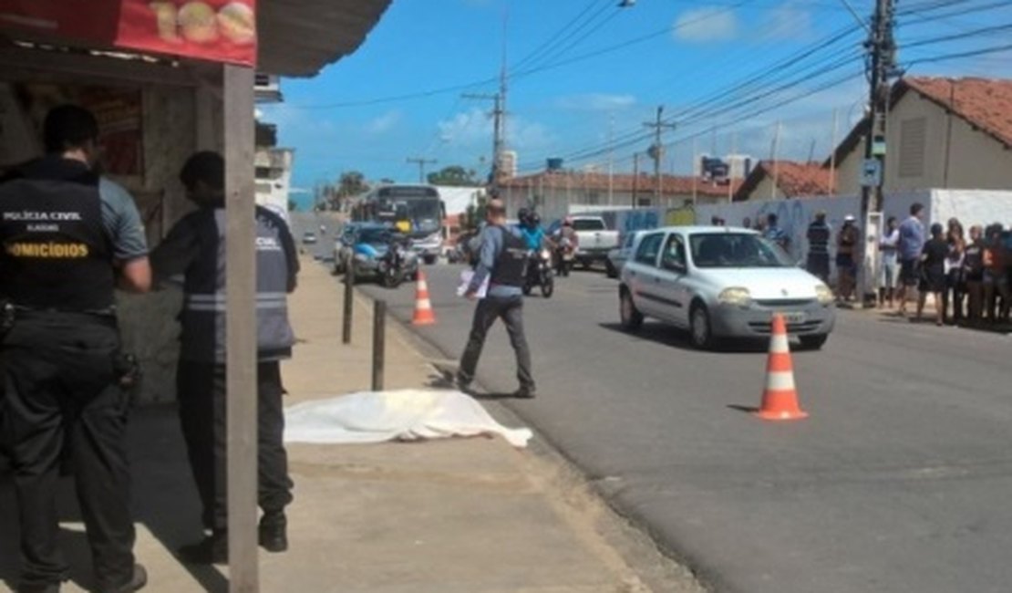 Homem é morto com tiros na cabeça no Jacintinho, em Maceió