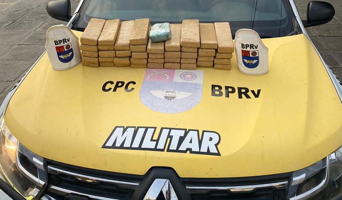 BPRv e Bope encontram mais de 20kg de drogas com passageira de ônibus interestadual no Agreste de Alagoas