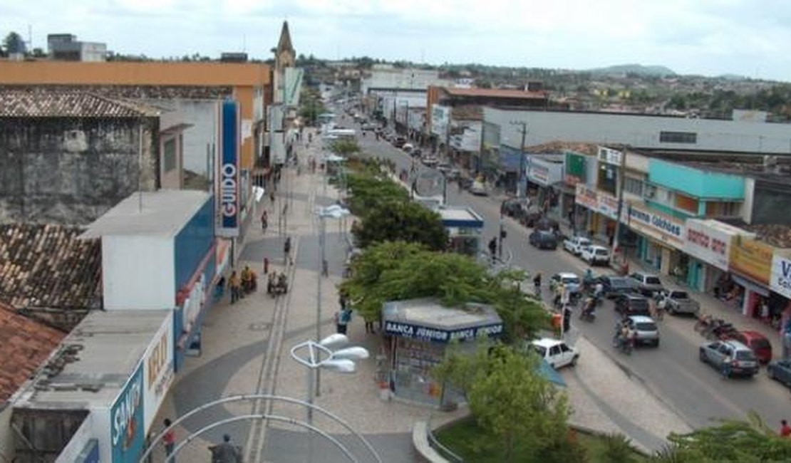 Bandidos assaltam e furtam residências em Arapiraca