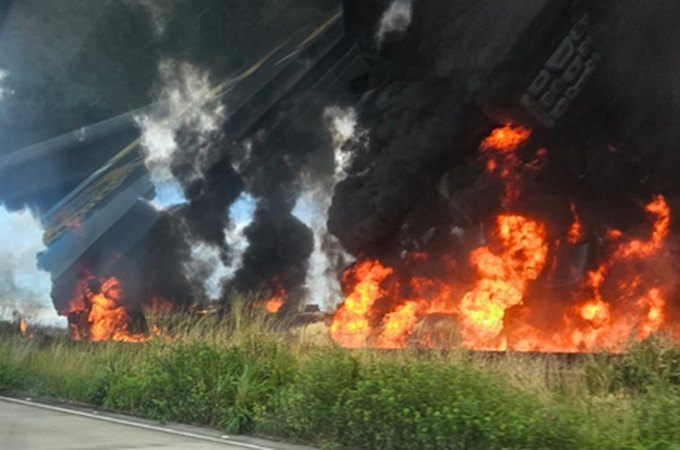 Caminhão-tanque tomba e explode no interior de Alagoas; PRF orienta sobre desvio para motoristas