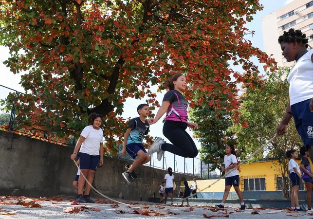 Dia das Crianças: psicopedagoga dá dicas de como escolher o presente e a brincadeira ideal por idade