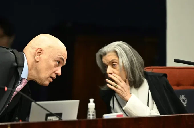 Cármen Lúcia vota e deve formar maioria para condenar Bolsonaro por tentativa de golpe