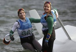 Brasileiras Martine Grael e Kahena garantem ouro na vela
