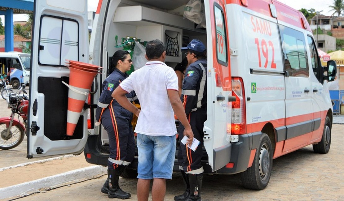 Socorristas do Samu fazem parto dentro de ambulância na Avenida Rota do Mar