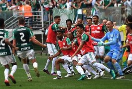 Palmeiras vence, encerra jejum e é campeão brasileiro após 22 anos