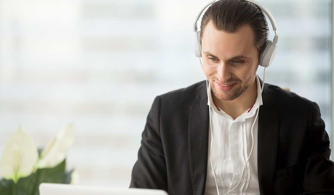 Confira dicas de como se comportar em entrevistas de emprego pela internet