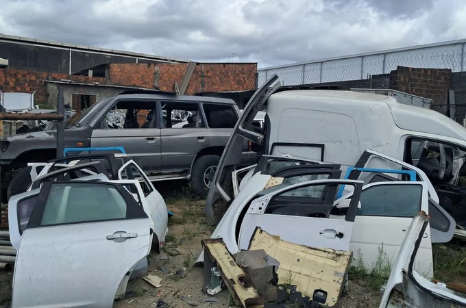 Polícia Civil fecha desmanche clandestino com cerca de 50 veículos em Maceió