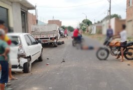 Motociclista fica ferido em batida contra traseira de carro estacionado, em Arapiraca