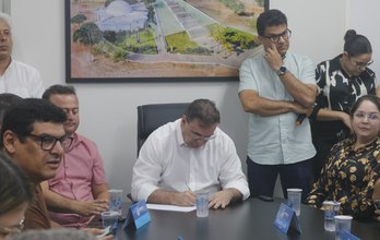 Assinatura de Ordem de Serviço para construção de creches