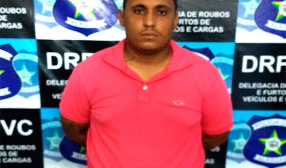 PC prende suspeito e apreende carro roubado, em AL