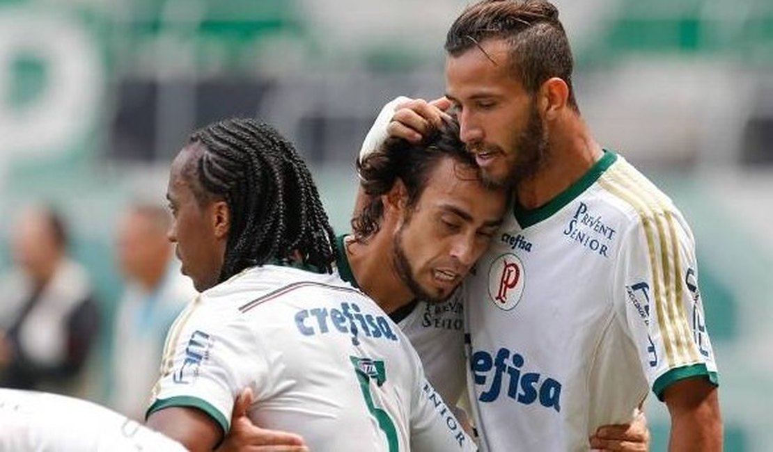 Valdivia incendeia o jogo, Palmeiras bate Botafogo e aguarda Corinthians ou São Paulo na semi