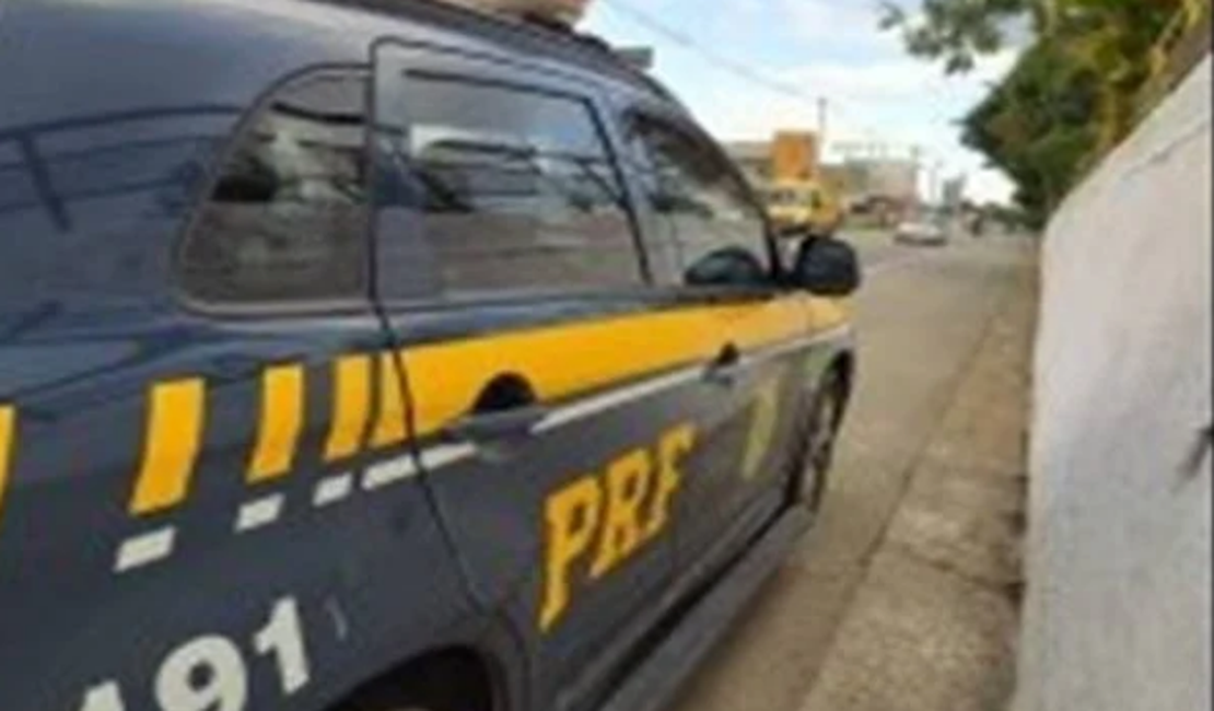 Ação da PRF prende motociclista por embriaguez no Sertão alagoano