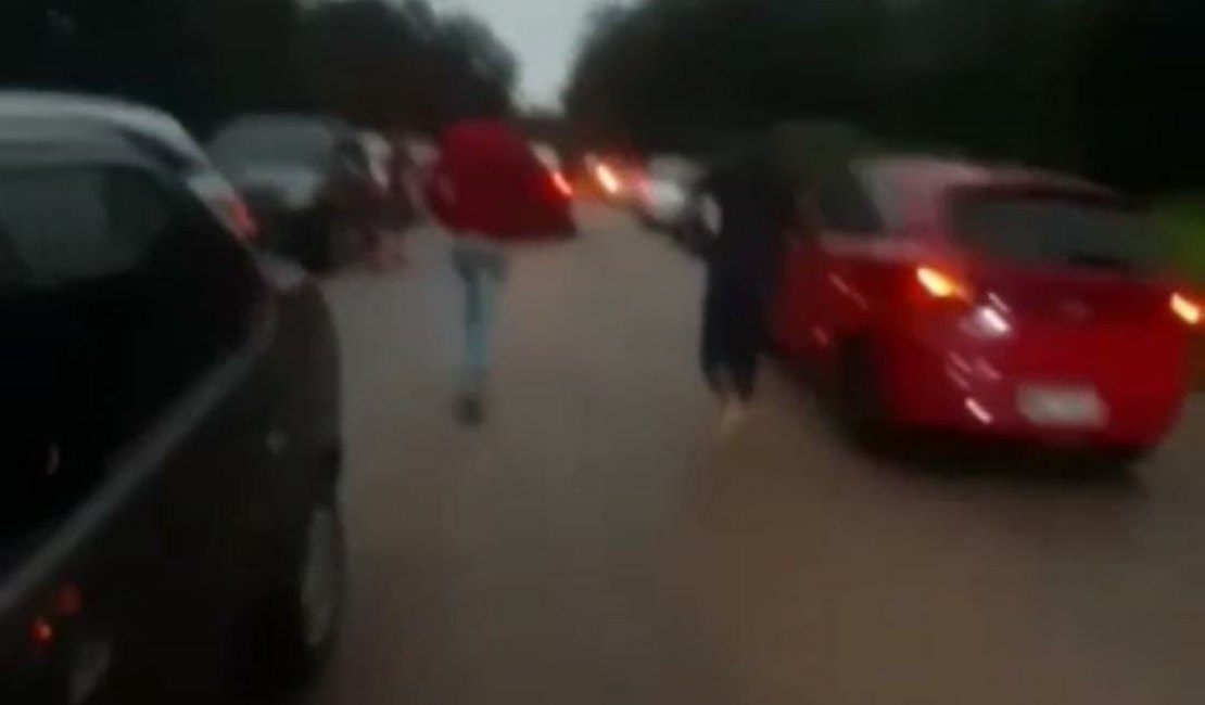 Vídeo mostra resgate de motorista de aplicativo vítima de ação criminosa na AL-105; ASSISTA