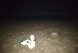 Bebê morre após barco com família virar em praia de Maceió