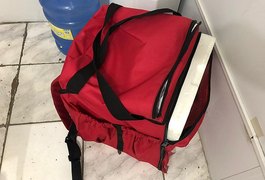 Com mochila de aplicativo, homem entregava drogas, em AL