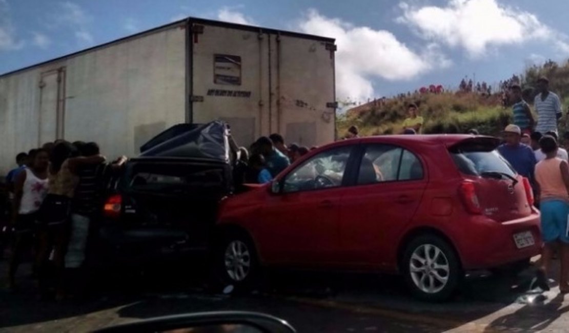 Professora alagoana morre e 8 ficam feridos após grave acidente na BR-101