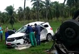Vídeo. Engavetamento entre carros e carreta deixa feridos na AL 101 Sul