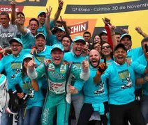 Rubinho ganha título da Stock Car e quebra jejum de 23 anos