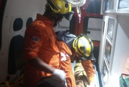 Criança de sete anos fica ferida após muro de residência desabar