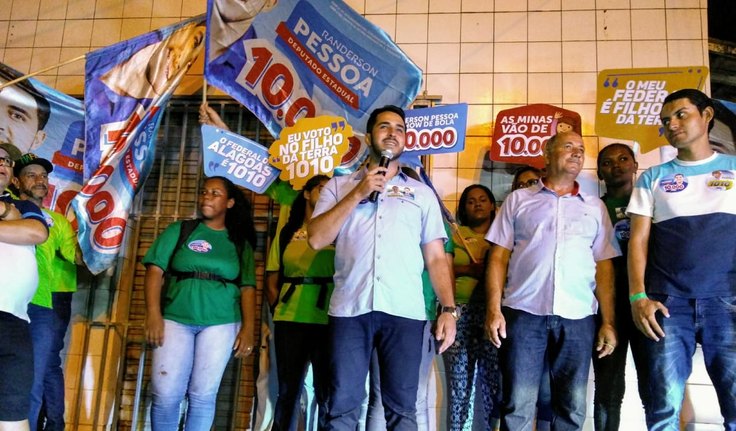 Randerson Pessoa faz campanha no bairro Canafístula, em Arapiraca