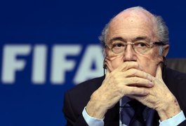 Blatter será convocado para depor sobre corrupção na Fifa, diz jornal