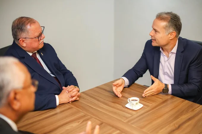 Renan Filho é recebido por liderança da Assembleia de Deus e destaca papel social da igreja em Alagoas