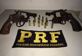 Dupla é presa na BR 101 com armas e carro roubado