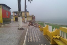 Chuva e ventania destroem cais em Porto Real do Colégio