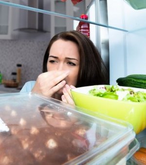 Por que você não deve cheirar os alimentos para testar se está estragado