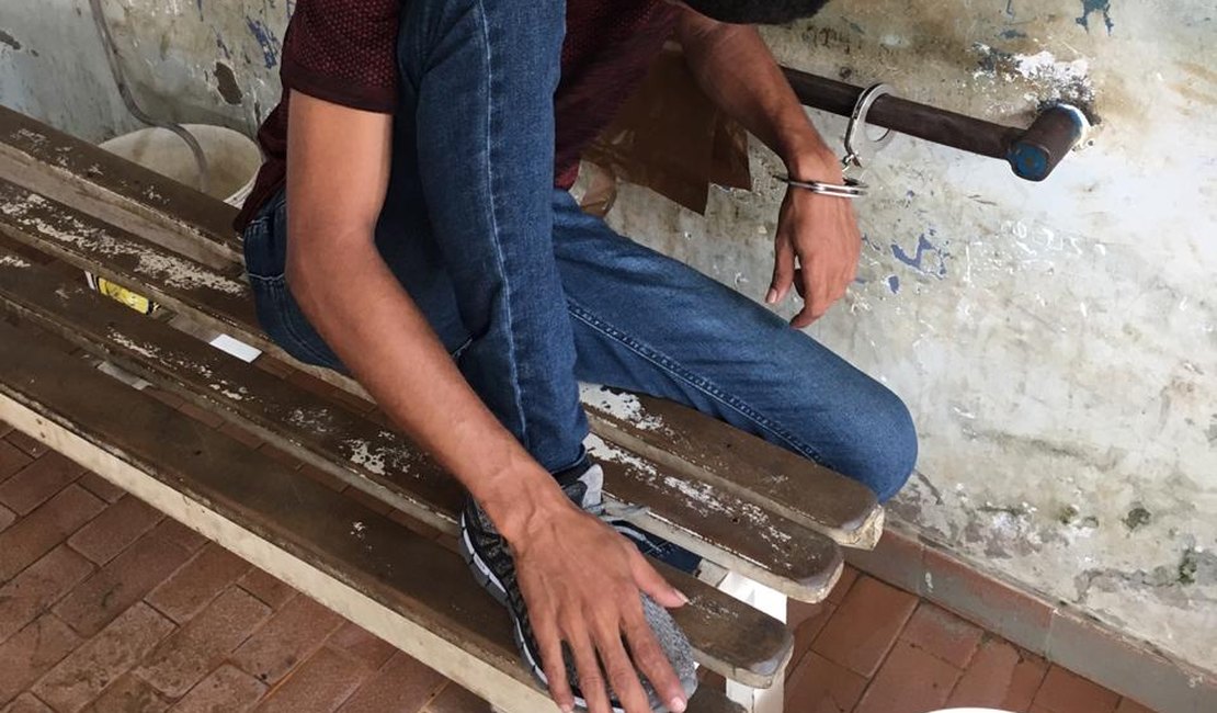 Homem é detido após furtar pares de sandálias no shopping de Arapiraca