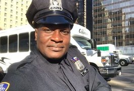 Ex 'É o Tchan' surpreende ao aparecer com uniforme policial