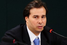 Maia diz que descontará salário de deputado que faltar a sessões