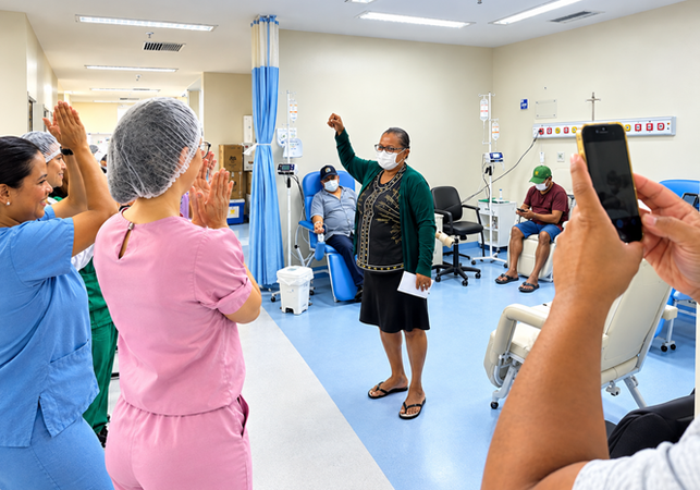 Após tratamento no Hospital Metropolitano, alagoana é curada do mesmo câncer que vitimou o cantor Netinho