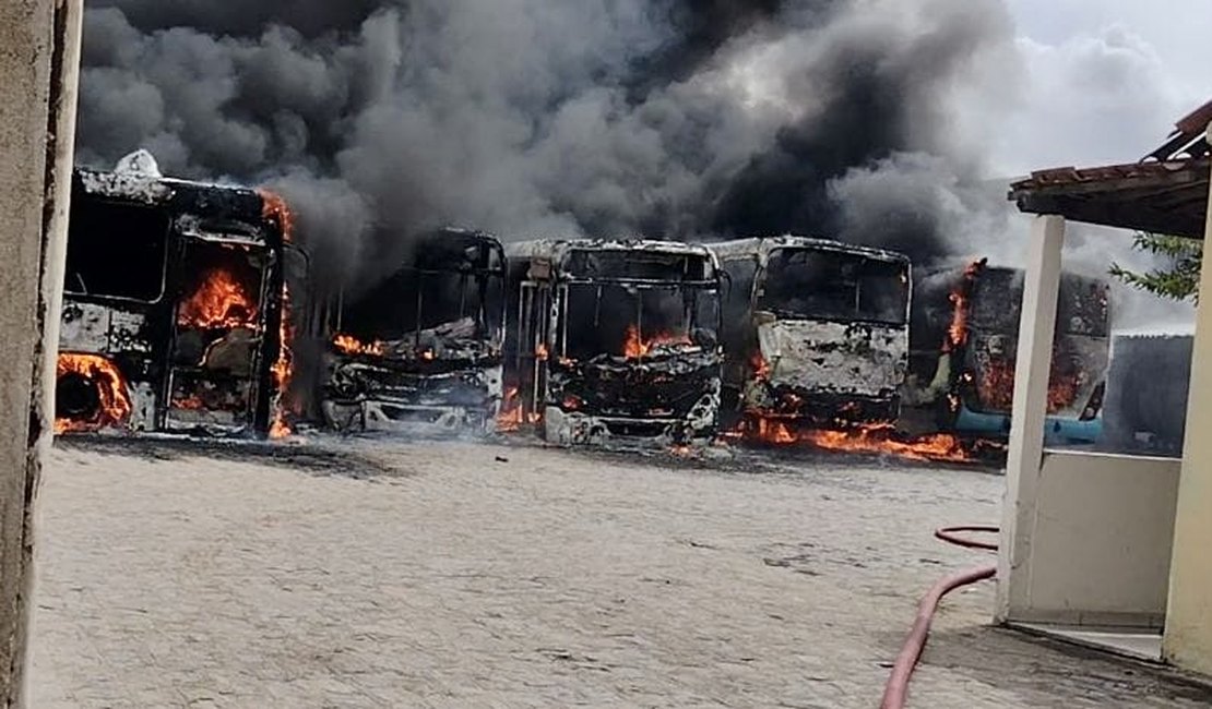 Resultado de perícia de incêndio em garagem de ônibus em Arapiraca sai em 30 dias e polícia vai instaurar inquérito para apurar