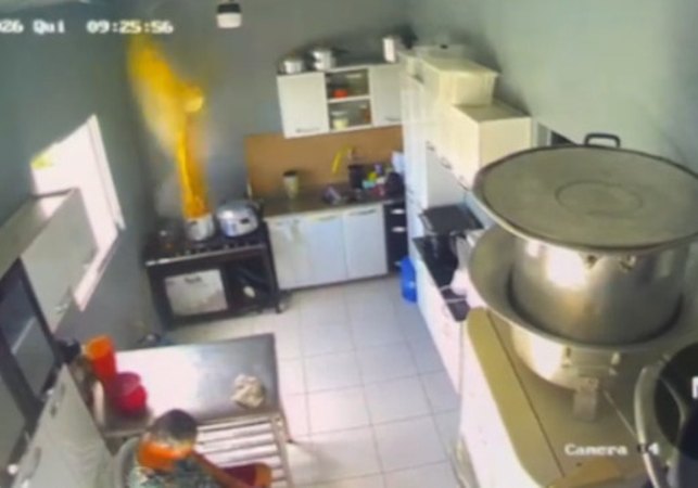 Vídeo mostra panela de pressão explodindo em restaurante de Santana do Ipanema