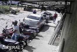 Vídeo mostra homem furtando motocicleta no bairro Cacimbas, em Arapiraca