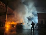 Loja de peças e serviços automotivos pega fogo e cinco carros ficam destruídos em Arapiraca