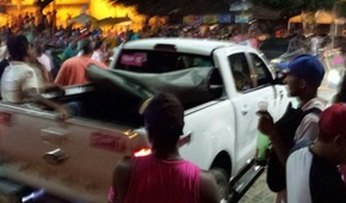 Um morre e seis são baleados em comício com presença do governador, na Bahia