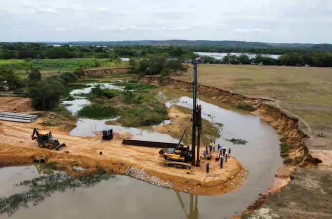 Prefeitura de Penedo constrói nova ponte na região do povoado Ponta Mofina