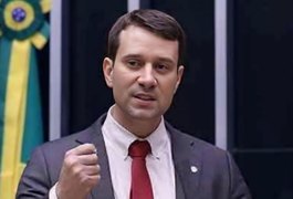Deputado Daniel Barbosa lança livro com reflexões sobre desenvolvimento e justiça social
