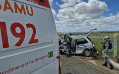 Grave acidente entre carros de passeio deixa homem ferido na AL 486, em Arapiraca