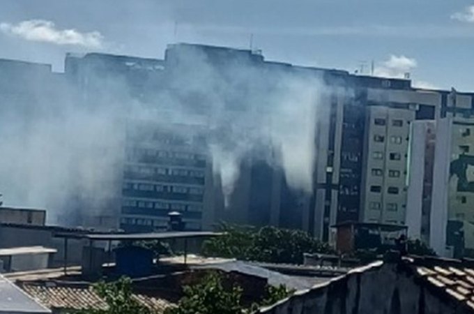Academia localizada no térreo de edifício é atingida por incêndio em Maceió