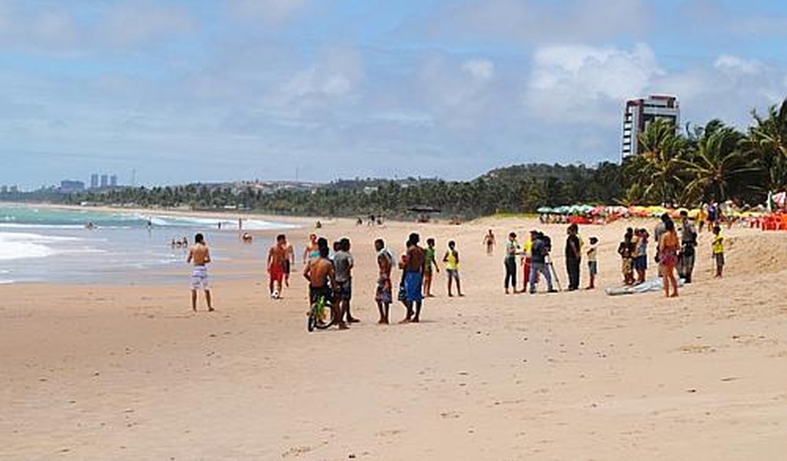 Homem de 33 anos morre afogado na Praia de Guaxuma