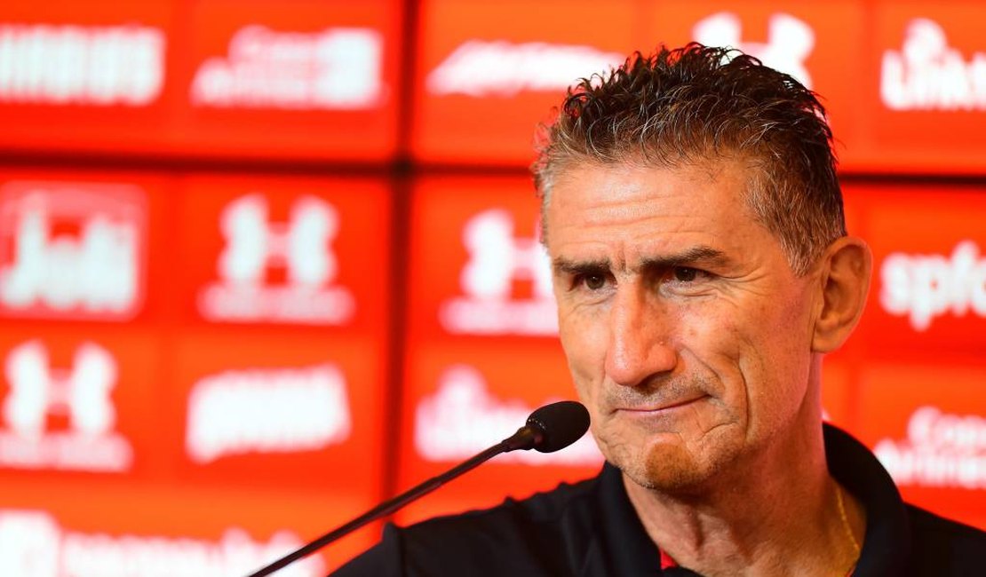 Bauza esquece 6 a 1 e nega revanche contra Timão: “É outra história”