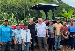 Alfredo Gaspar entrega maquinário agrícola e fortalece diálogo com a população de União e Murici