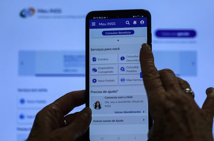Criminosos imitam apps do INSS para roubar dados bancários de brasileiros