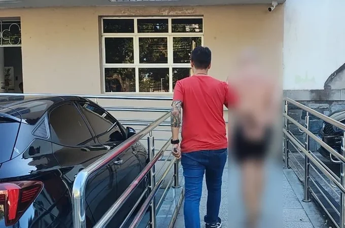 Professor é preso após trocar notas altas por fotos íntimas de alunos