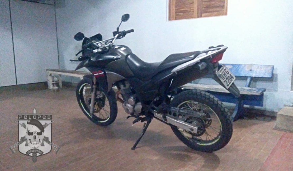 PM registra um roubo de veículo e uma recuperação de moto roubada em Arapiraca