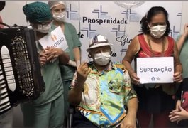 Após mais de 1 mês internado, mestre Afrísio Acácio recebe alta